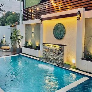 8 Hotel Negombo